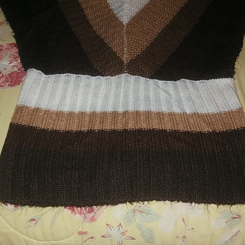 Sweater - Picture 4 of 4